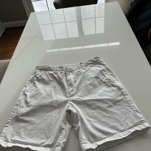 Vineyard Vines White Men's Flat Front Shorts 36